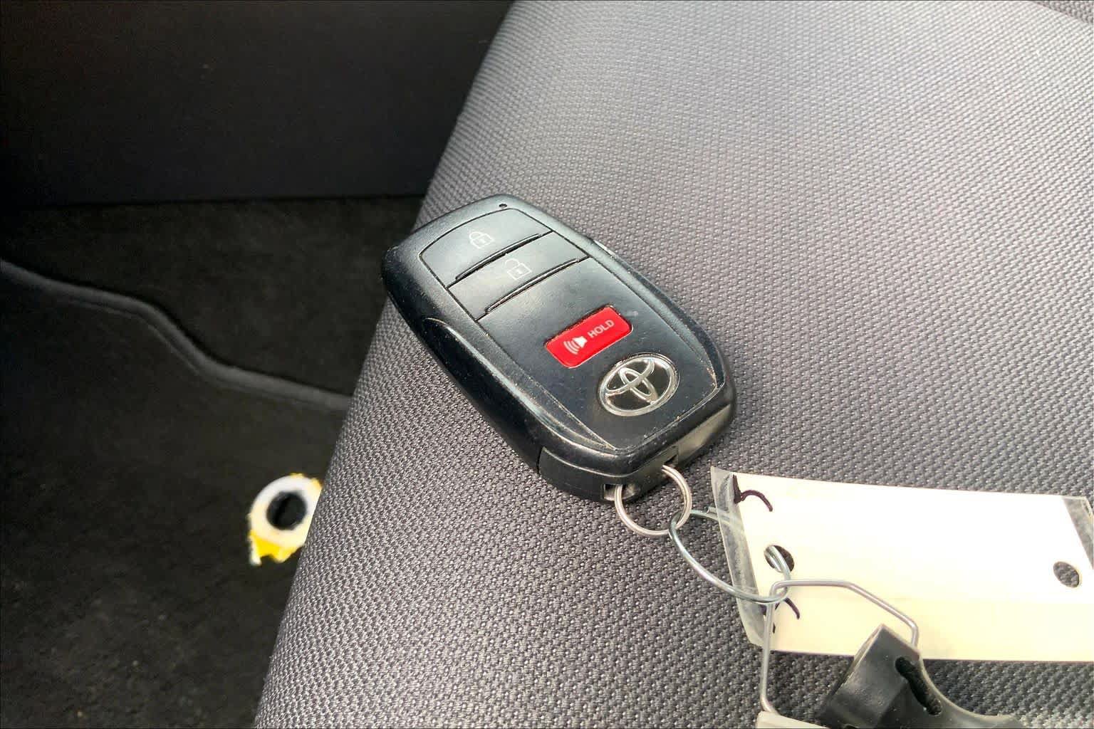 Used 2026 Toyota Corolla Cross LE FWD image 14