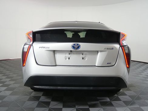 Used 2017 Toyota Prius Two w/ Carpet Mat Package FWD image 4
