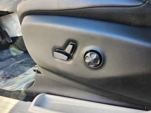 Used 2024 Chrysler Pacifica Touring-L FWD image 14