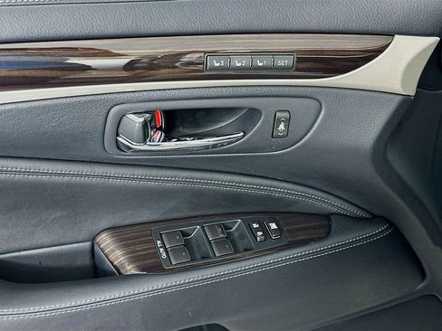 Used 2016 Lexus LS 460 image 16