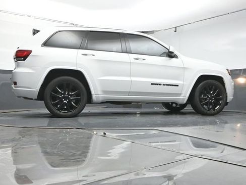 Used 2019 Jeep Grand Cherokee Altitude image 39