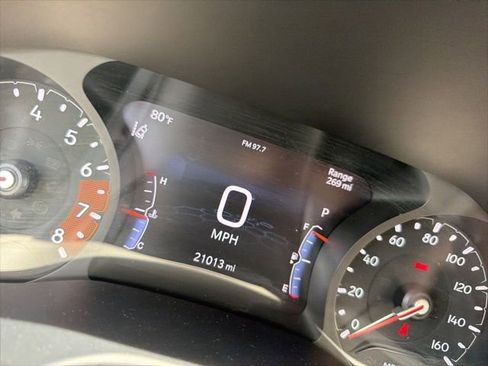 Used 2025 Jeep Compass Limited AWD/4WD image 24