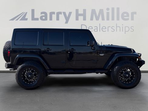 Used 2014 Jeep Wrangler Unlimited Sahara w/ Connectivity Group AWD/4WD image 7
