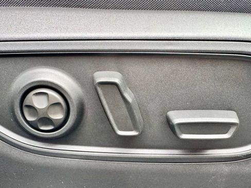 Used 2022 Jeep Grand Cherokee Limited image 16