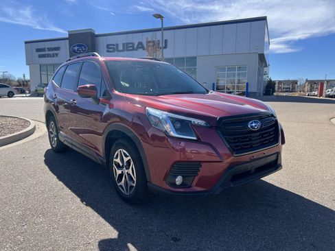 Used 2022 Subaru Forester Premium image 7