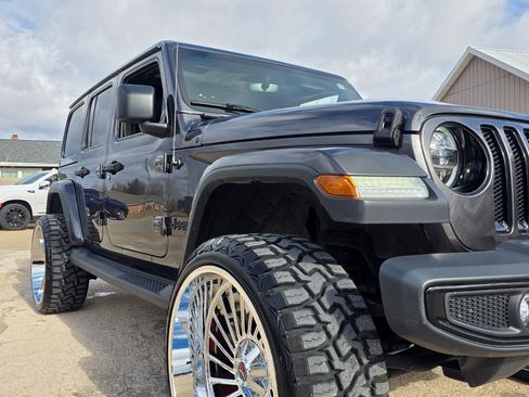 Used 2021 Jeep Wrangler Unlimited Sahara image 26