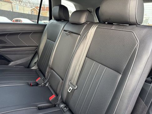 Used 2024 Volkswagen Tiguan SE image 28