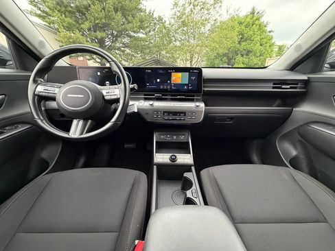 Used 2024 Hyundai Kona SEL FWD image 2