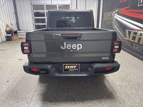 Used 2021 Jeep Gladiator Overland image 15