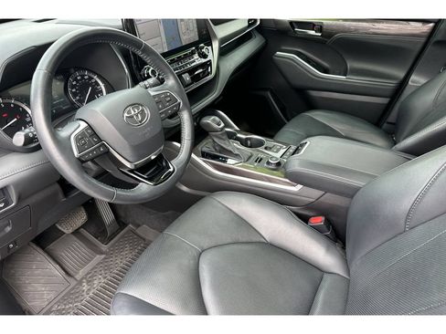 Used 2021 Toyota Highlander Limited AWD/4WD image 10