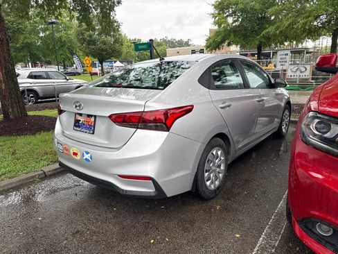 Used 2022 Hyundai Accent SE FWD image 4