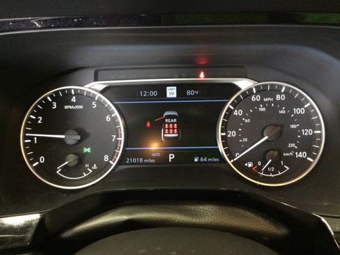 Used 2024 Nissan Pathfinder SL w/ Black Appearance Package image 23