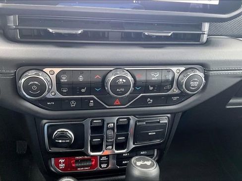 Used 2025 Jeep Wrangler Unlimited Rubicon w/ XTREMEE 35" Tire Package image 33