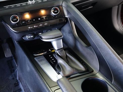 Used 2024 Hyundai Elantra SEL image 21