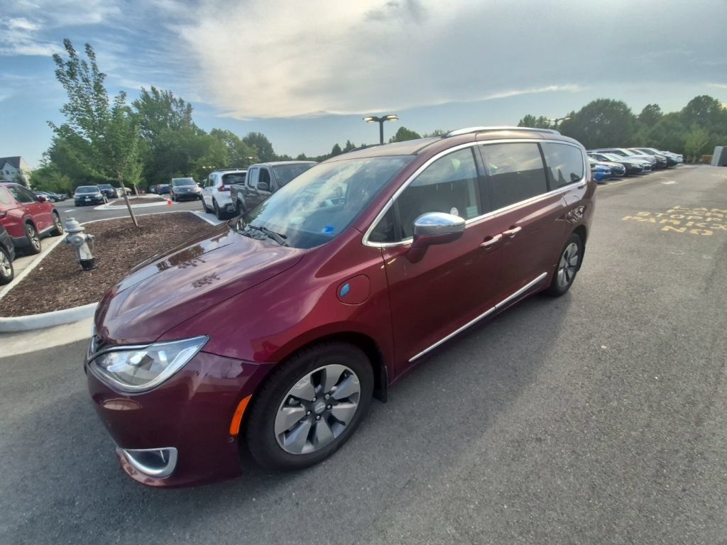 Used 2018 Chrysler Pacifica Limited w/ Advanced Safetytec Group FWD image 1
