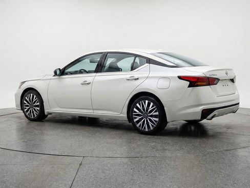 Used 2025 Nissan Altima 2.5 SV FWD image 6