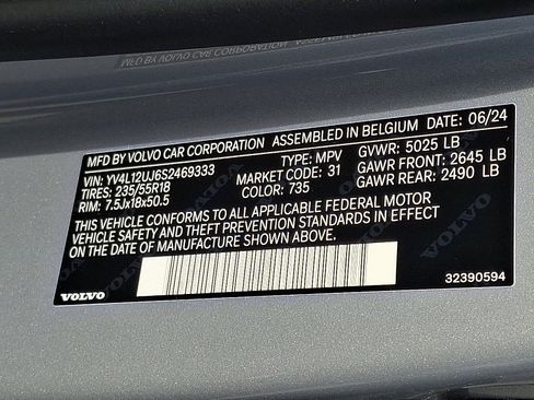 Certified 2025 Volvo XC40 B5 Core image 28