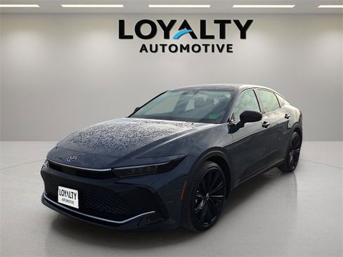 Certified 2025 Toyota Crown image 1