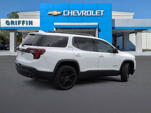 Used 2023 GMC Acadia SLE w/ Driver Convenience Package FWD image 4