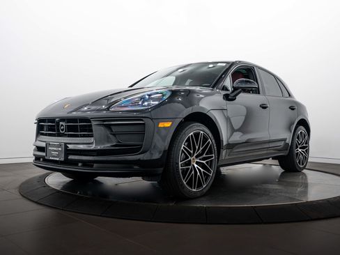 Certified 2026 Porsche Macan AWD/4WD image 1