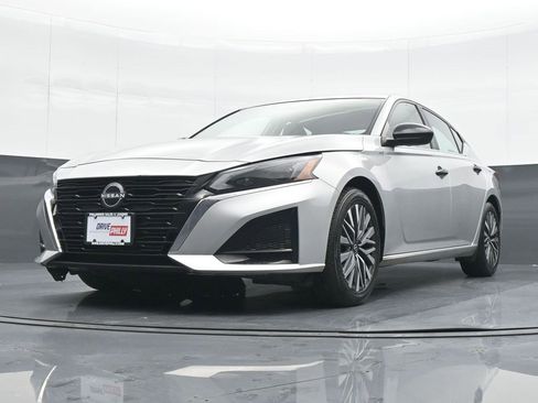 Used 2023 Nissan Altima 2.5 SV image 15