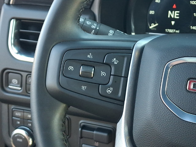 Used 2024 GMC Yukon XL SLT w/ SLT Luxury Package AWD/4WD image 7