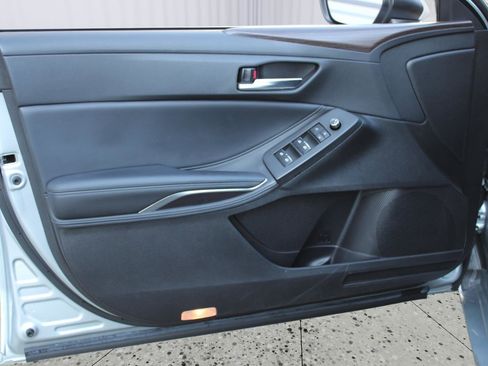 Used 2021 Toyota Avalon XLE w/ Carpet Mat Package (TMS) image 40