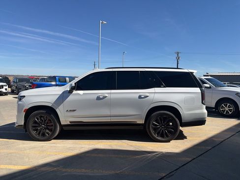 Used 2024 Cadillac Escalade V w/ LPO, ONYX Package image 4