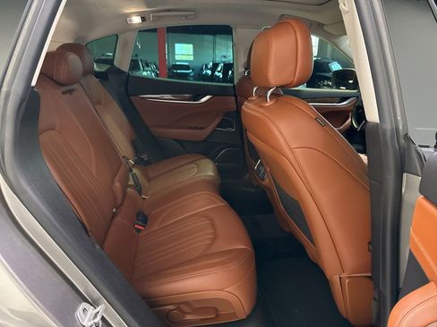 Used 2018 Maserati Levante GranLusso AWD/4WD image 40