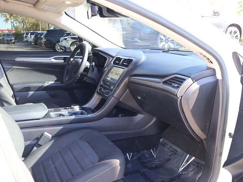 Used 2020 Ford Fusion SE FWD image 26