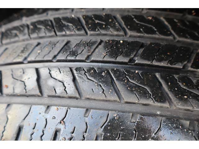 Used 2015 Jeep Cherokee Latitude w/ Cold Weather Group AWD/4WD image 18