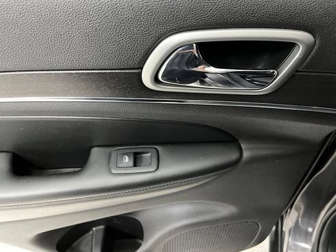 Used 2018 Jeep Grand Cherokee Limited AWD/4WD image 43