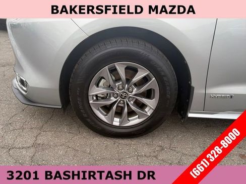 Used 2021 Toyota Sienna XLE image 18