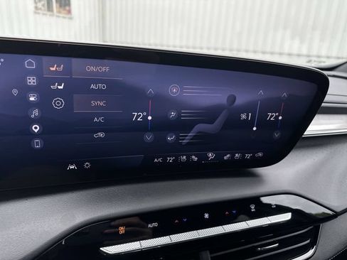 Used 2025 Buick Enclave Avenir AWD/4WD image 19