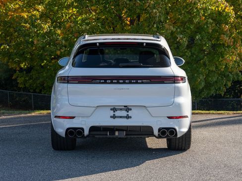Certified 2025 Porsche Cayenne image 6