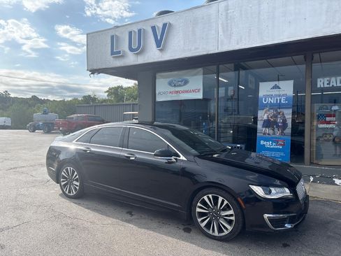 Used 2019 Lincoln MKZ Reserve FWD image 1