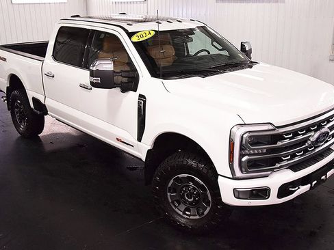 Used 2024 Ford F350 Platinum w/ Tremor Off-Road Package AWD/4WD image 11