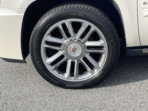 Used 2014 Cadillac Escalade Premium image 9