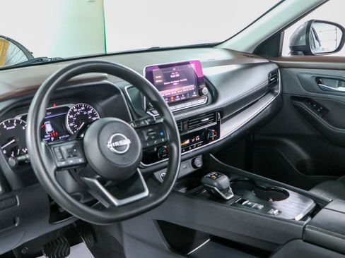 Used 2022 Nissan Rogue SV FWD image 19