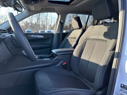 Certified 2023 Jeep Grand Cherokee Laredo w/ Luxury Tech Group I image 22