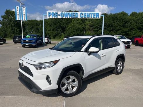 Used 2019 Toyota RAV4 XLE FWD image 2