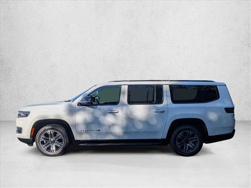 Used 2023 Jeep Wagoneer L 4WD w/ Premium Group I image 9
