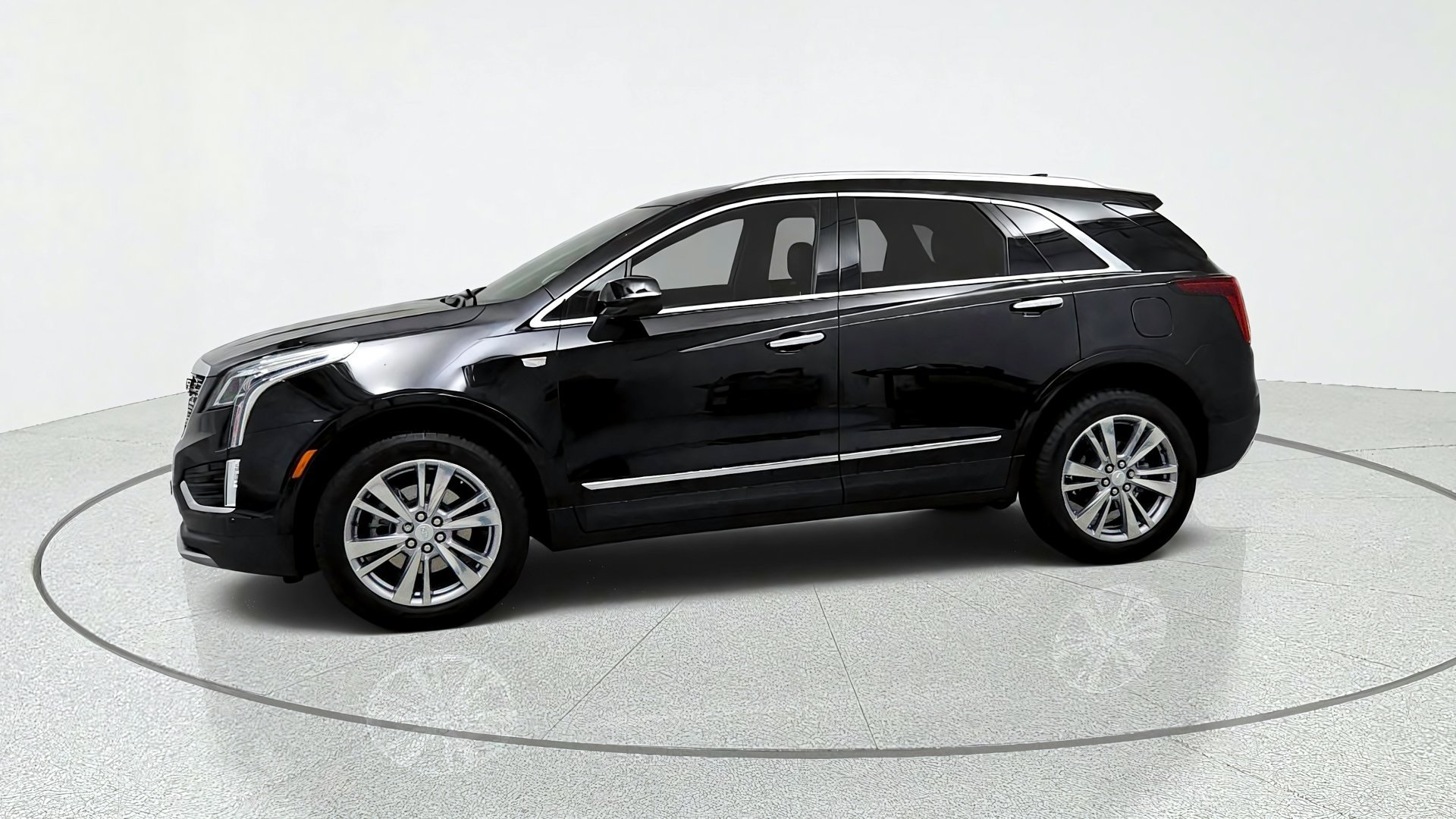 Used 2024 Cadillac XT5 Premium Luxury AWD/4WD image 2
