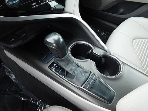 Used 2023 Toyota Camry SE image 15