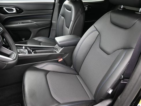 New 2026 Jeep Compass Latitude AWD/4WD image 19