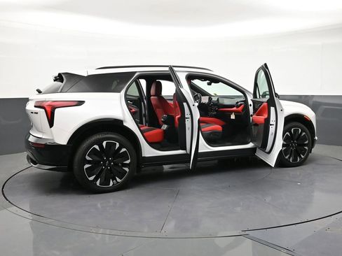 Used 2025 Chevrolet Blazer EV RS w/ Super Cruise Package AWD/4WD image 32