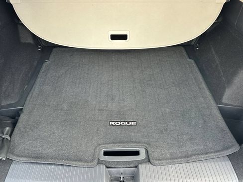Certified 2023 Nissan Rogue SV FWD image 17