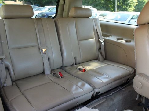 Used 2011 Chevrolet Suburban LTZ RWD image 19