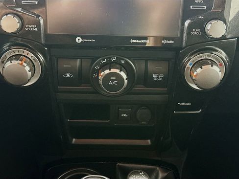 Used 2022 Toyota 4Runner TRD Off-Road image 18