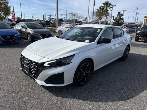 Certified 2023 Nissan Altima 2.5 SR image 8